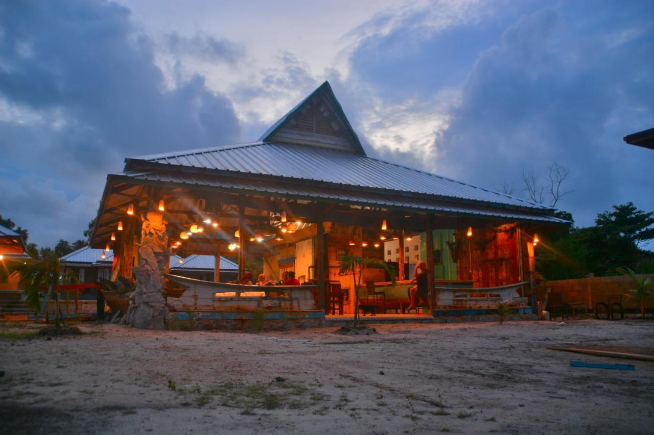 Rock&Wreck Dive Resort Tanjungbinga Exterior foto