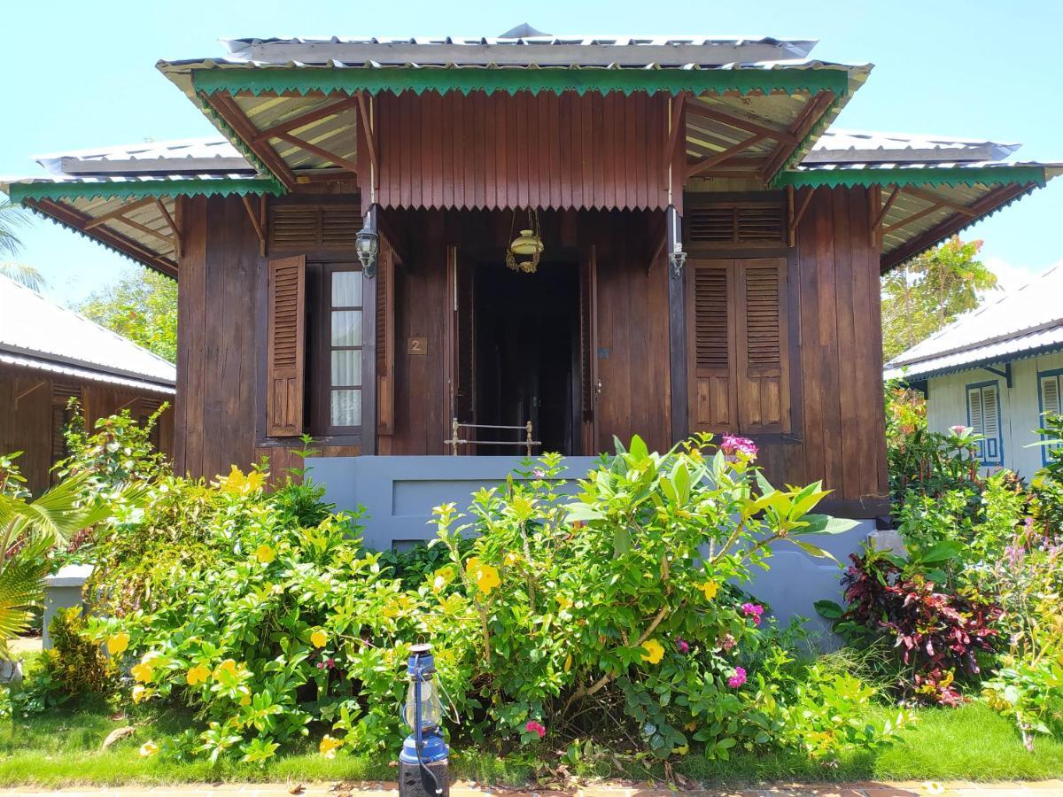 Rock&Wreck Dive Resort Tanjungbinga Exterior foto