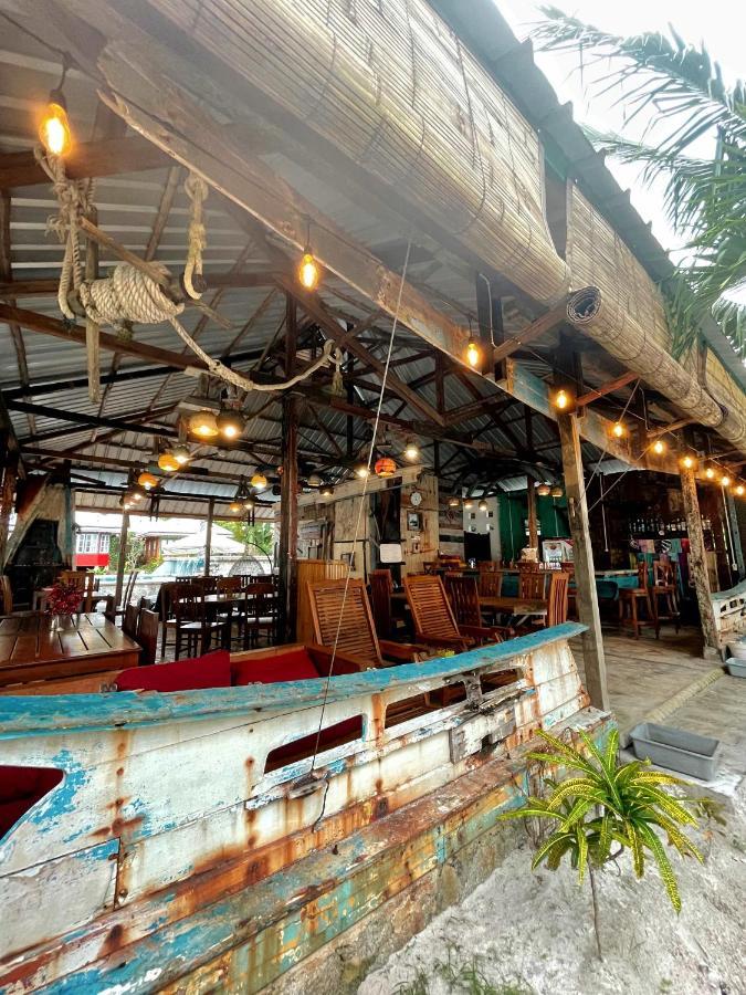 Rock&Wreck Dive Resort Tanjungbinga Exterior foto