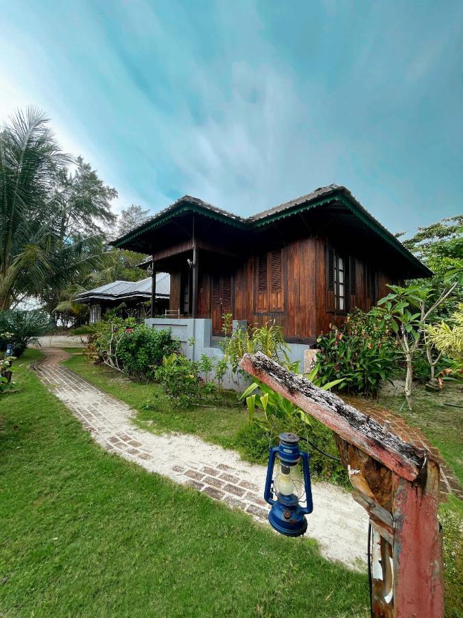 Rock&Wreck Dive Resort Tanjungbinga Exterior foto